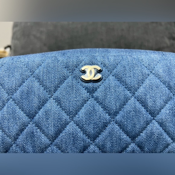 CHANEL CC denim Double Zip Vanity Case - Picture 3 of 14